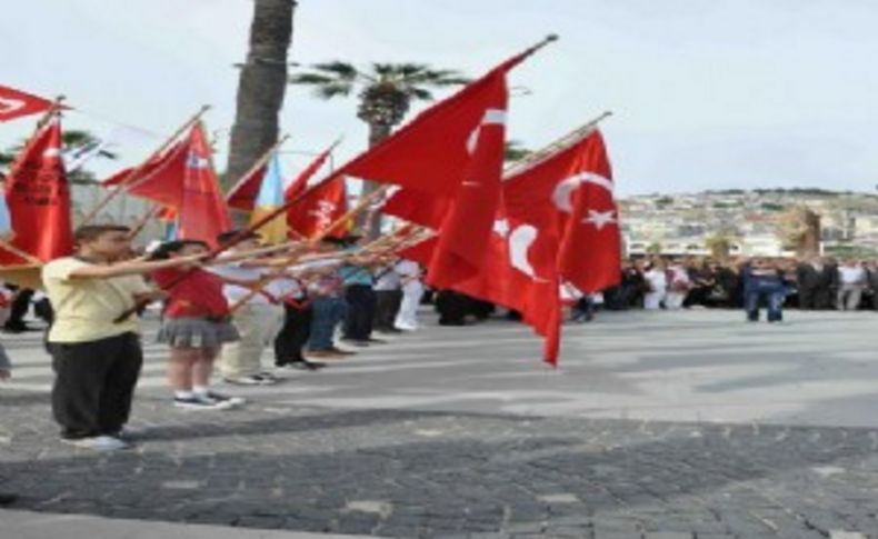 19 Mayıs Kuşadası'nda buruk kutlandı